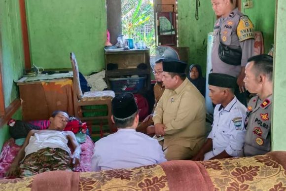Pemkab Padang Pariaman Bantu Pengobatan Warga Kampung Tangah Nagari Air Tajun Lubuk Alung