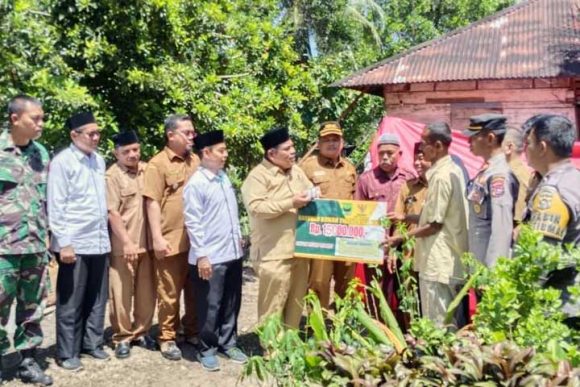Responsif Gerak Cepat, Bupati Suhatri Bur Apresiasi Camat Lubuk Alung