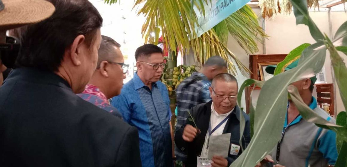 Stand Pameran Penas Tani XVI 2023 Kabupaten Padang Pariaman Di Kunjungi Ketua Demokrat Sumbar Ir. Mulyadi