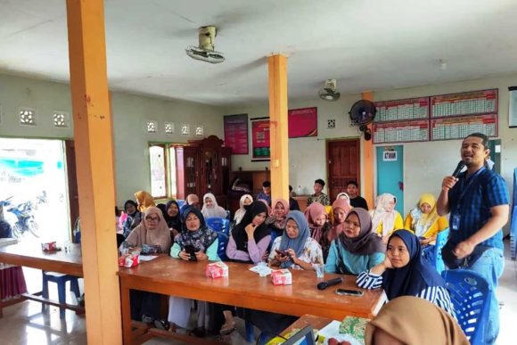 Masyarakat Kreatif Melalui Pelatihan Fotografi dan Videografi di Desa Cerdas Padang Pariaman