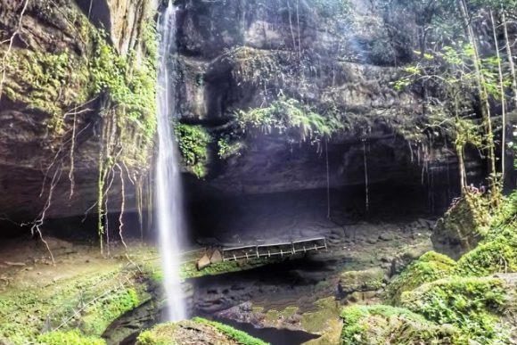 Menyusuri Keindahan Air Terjun Lubuak Bulan di Sumatera Barat