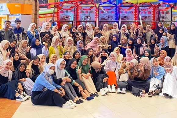Nonton Bareng Film “Budi Pekerti”: Memperkaya Pemahaman Mahasiswa PGMI Universitas Muhammadiyah Sumatera Barat