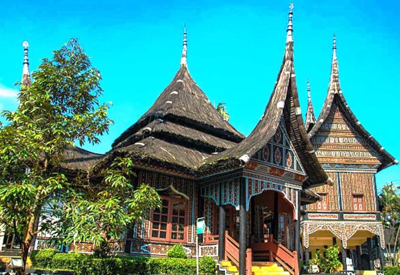7 Jenis Rumah Adat Sumatera Barat yang Memukau