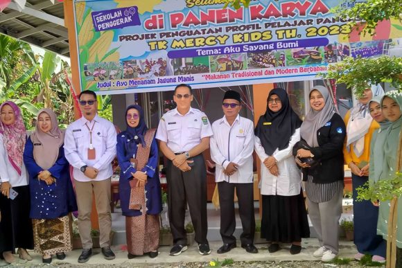 Panen Hasil Karya P5: Kegembiraan dan Edukasi di TK Mercy Kids Lubuk Alung