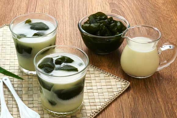 Es Aia Aka: Menyegarkan Lidah dengan Keunikan Minuman Tradisional