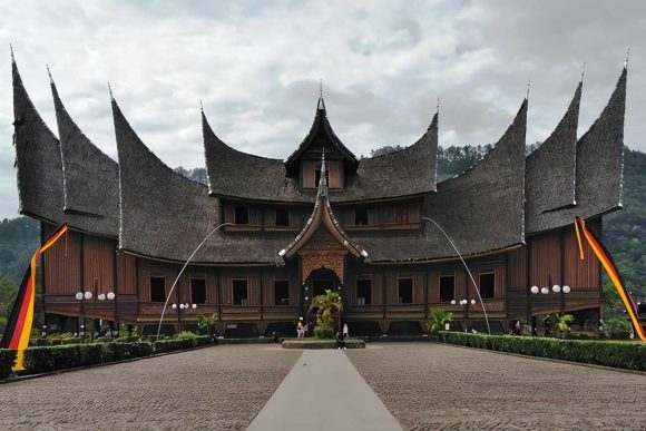 3.-Keajaiban-Sejarah-Kerajaan-Pagaruyung Keajaiban Sejarah Kerajaan Pagaruyung: Dari Kebesaran Hingga Kehancuran