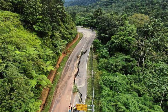 4.-Banjir-dan-Longsor-di-Limapuluh-Kota Banjir dan Longsor di Limapuluh Kota, Sumbar: Walhi Sebut Penyusutan Hutan dan Tambang Galian C sebagai Penyebab