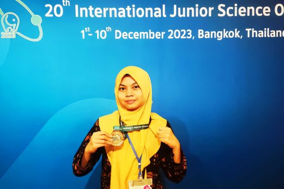 Faizah Andriansyah Raih Medali Perunggu di IJSO, Mengharumkan Sumatera Barat di Arena Internasional