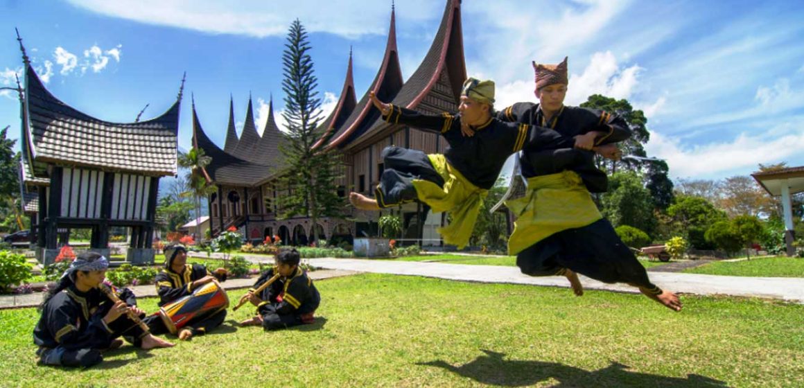 Silat Minangkabau: Ragam Kejuaraan dan Festival Pencak Silat di Sumbar