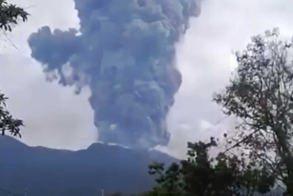 Gunung Marapi Erupsi, Lion Air Batalkan Sejumlah Penerbangan dari dan ke Bandara Internasional Minangkabau