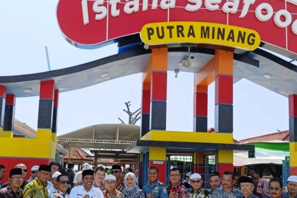 Istana Seafood Putra Minang Resmi Hadir di Padang Pariaman: Kontribusi Terhadap Pariwisata dan Kelezatan Kuliner Pantai