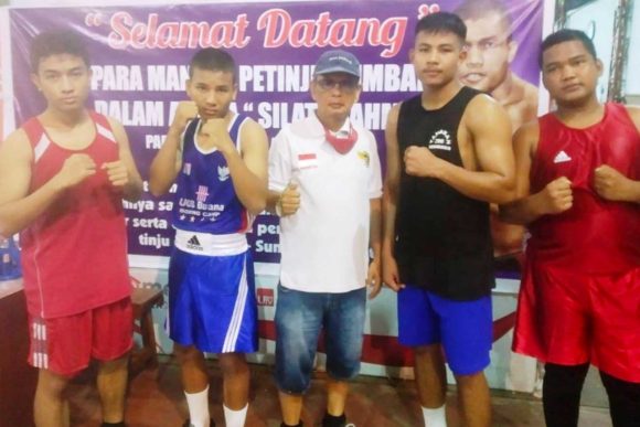 Melalui-Tinju Melalui Tinju, Efendi Pensiunan Telkom Padang Menjadi Penggerak Sasana Tinju Garuda Sakti