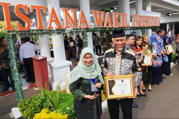 Pemerintah-Provinsi-Sumatera-Barat-Raih-Penghargaan-Anugerah-Keterbukaan-Informasi-Publik-2023 Pemerintah Provinsi Sumatera Barat Raih Penghargaan Anugerah Keterbukaan Informasi Publik 2023