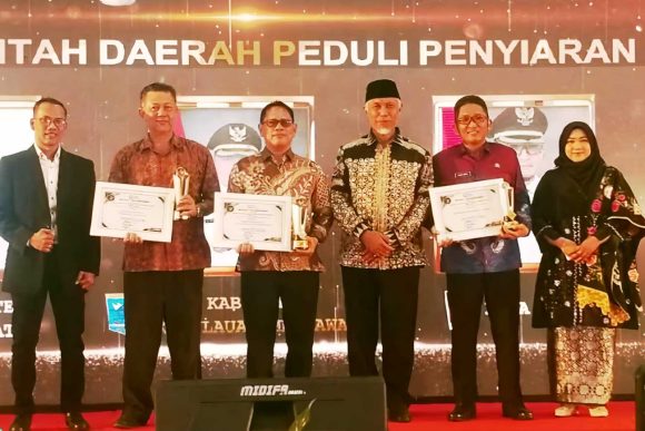 Prestasi Gemilang Kabupaten Tanah Datar di Ajang Anugrah KPID Sumatera Barat 2023
