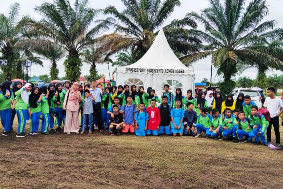 Suksesnya-SMAN-VII-Koto-dalam-Menggabungkan-Tradisi-Gotong-Royong-dan-Kearifan-Lokal-dalam-Implementasi-Kurikulum-Merdeka Suksesnya SMAN VII Koto dalam Menggabungkan Tradisi Gotong Royong dan Kearifan Lokal dalam Implementasi Kurikulum Merdeka