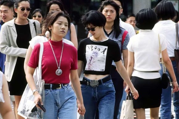 Tips Tampil Effortless dengan Gaya Minimalis Tahun 90an