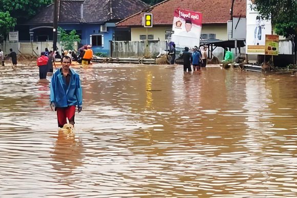 Siaga Bencana Hidrometeorologi dari BMKG, Peringatkan Potensi Banjir dan Tanah Longsor