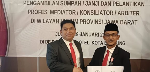 Wali Nagari Lareh Nan Panjang Raih Penghargaan Pelopor Mediasi Desa dari Dewan Sengketa Indonesia (DSI)