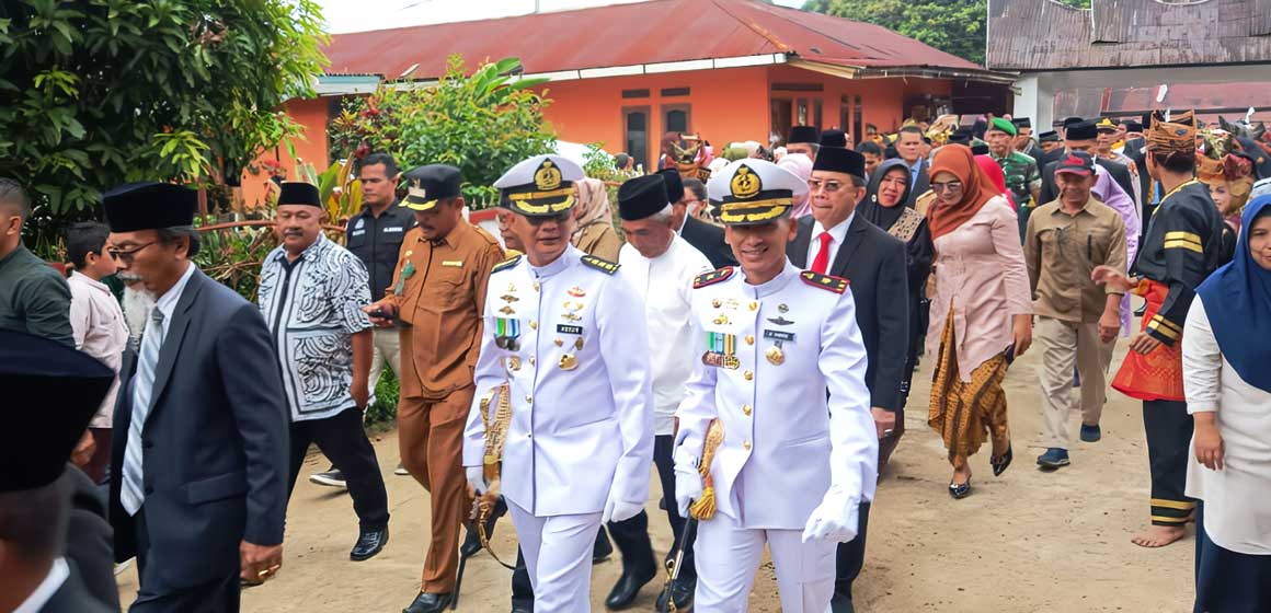 Komandan Batalyon Marinir Pertahanan Pangkalan (Danyonmarhanlan) II Padang, Mayor Marinir Deny Aprianto Putro, Hadiri Peringatan Hari Jadi Situjuah ke-75