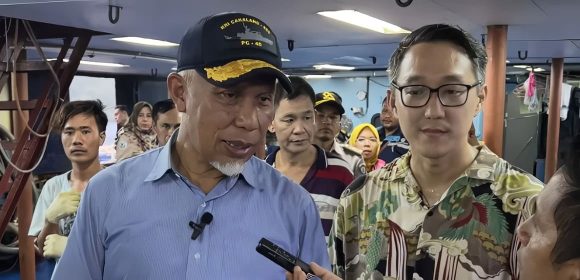 Gubernur Sumatera Barat Dorong Pengembangan Budi Daya Lobster untuk Meningkatkan Pendapatan Nelayan Gubernur Sumatera Barat Dorong Pengembangan Budi Daya Lobster untuk Meningkatkan Pendapatan Nelayan