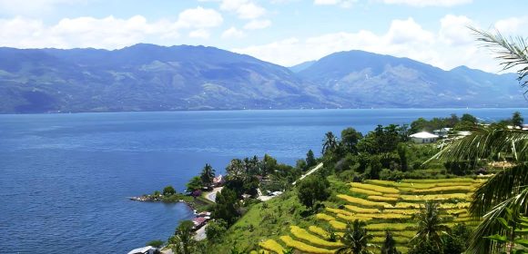 Pesona Keindahan Danau Maninjau: Destinasi Wisata Menawan di Sumatera Barat Pesona Keindahan Danau Maninjau: Destinasi Wisata Menawan di Sumatera Barat