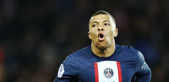 7.-Kylian-Mbappe-Merespons-Kikuk-Saat-Fans-PSG-Nyatakan-Kecintaan-pada-Barcelona Kylian Mbappe Merespons Kikuk Saat Fans PSG Nyatakan Kecintaan pada Barcelona