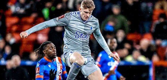 Everton Bertahan 10 Pemain, Pertandingan Berakhir Imbang 0-0 Melawan Crystal Palace di Piala FA