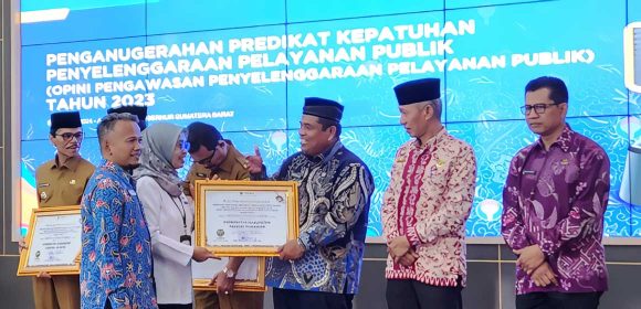 Kabupaten Padang Pariaman Raih Penghargaan Kepatuhan Pelayanan Publik Tertinggi Tahun 2023