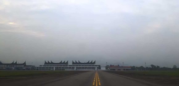 Tutupnya Bandara Minangkabau Akibat Erupsi Gunung Marapi: Waspada dan Tetap Tenang