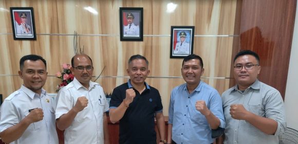 Kadis Kominfo Padang Pariaman Terima Audensi Media Respon Radio: Membangun Komunikasi dan Kerjasama yang Baik Kadis Kominfo Padang Pariaman Terima Audensi Media Respon Radio: Membangun Komunikasi dan Kerjasama yang Baik