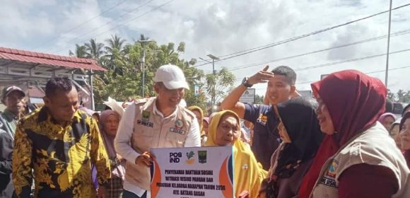 Penyerahan Bantuan Sosial Tunai (BST) Tahap 1 Tahun 2024 di Kabupaten Padang Pariaman Sukses dan Penuh Haru