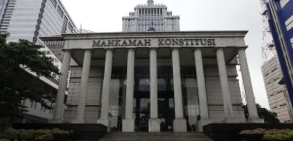 Sebelas Kepala Daerah Ajukan Judicial Review Pasal-Pasal Kontroversial UU Pilkada Sebelas Kepala Daerah Ajukan Judicial Review Pasal-Pasal Kontroversial UU Pilkada