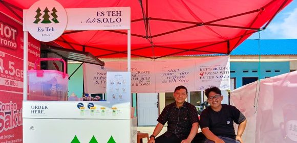 Inovasi Lokal Keunggulan UMKM Es Teh Solo dalam Pesaingan Pasar Minuman Inovasi Lokal: Keunggulan UMKM Es Teh Solo dalam Pesaingan Pasar Minuman