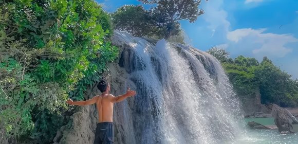 Keajaiban Alam Madura yang Menakjubkan dengan Pesona Biru Tosca Keajaiban Alam Madura yang Menakjubkan dengan Pesona Biru Tosca