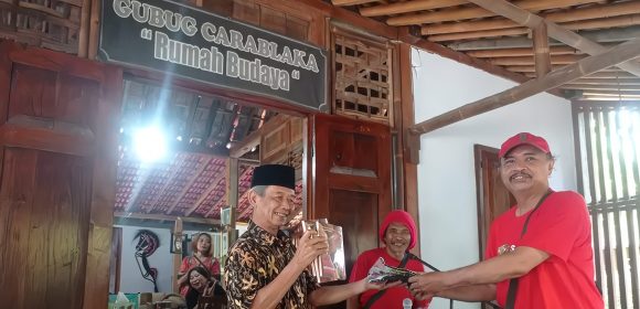 Memupuk Minat Baca Sejak Dini Peran Strategis Orang Tua dalam Membentuk Budaya Literasi Memupuk Minat Baca Sejak Dini Peran Strategis Orang Tua dalam Membentuk Budaya Literasi