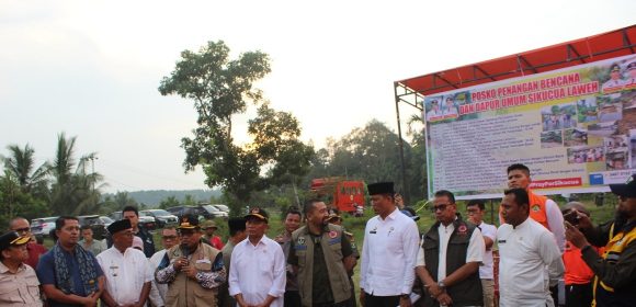 Menko PMK RI Muhadjir Effendy Memberikan Apresiasi terhadap Gerak Cepat Penanganan Bencana di Padang Pariaman Menko PMK RI Muhadjir Effendy Memberikan Apresiasi terhadap Gerak Cepat Penanganan Bencana di Padang Pariaman