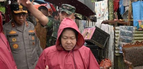 Pemerintah Salurkan Santunan dan Bantuan Sosial untuk Korban Banjir dan Tanah Longsor di Padang Pariaman