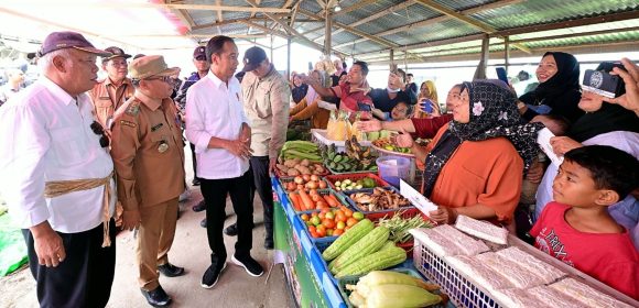 Peninjauan Pasar Sungai Ringin oleh Presiden Jokowi: Stabilitas Harga dan Ketersediaan Bahan Pokok di Kalimantan Barat