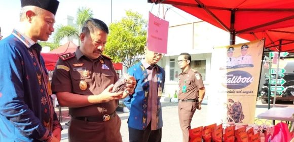 Kejaksaan Tinggi Sumatra Barat Gelar Pasar Murah dan Bazar: Membantu Masyarakat dengan Harga Terjangkau