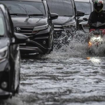 Banjir Kembali Menggenangi Jakarta: Sebelas Ruas Jalan dan Tiga RT Terkena Dampak