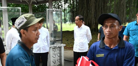 Bantuan Sembako dari Presiden Jokowi Sentuhan Kemanusiaan di Tengah Pandemi Bantuan Sembako dari Presiden Jokowi Sentuhan Kemanusiaan di Tengah Pandemi