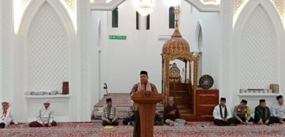 Meriahnya Perayaan Takbir Idulfitri di Kabupaten Padang Pariaman Mempererat Tali Silaturahmi dan Persaudaraan Meriahnya Perayaan Takbir Idulfitri di Kabupaten Padang Pariaman Mempererat Tali Silaturahmi dan Persaudaraan
