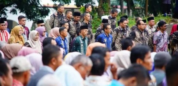Pemkab Tanah Datar Salurkan THR dan Insentif Dukungan Nyata untuk Kesejahteraan Pegawai Pemkab Tanah Datar Salurkan THR dan Insentif: Dukungan Nyata untuk Kesejahteraan Pegawai