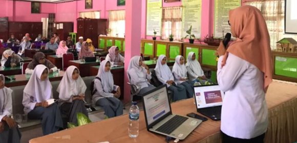 Menghijaukan Pendidikan: Upaya DLHPKPP Kabupaten Padang Pariaman dalam Membudayakan Program Sekolah Adiwiyata