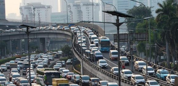 Mengurai Macet dan Polusi Jakarta dengan Kebijakan Pembatasan Usia Kendaraan: Sebuah Langkah Maju?