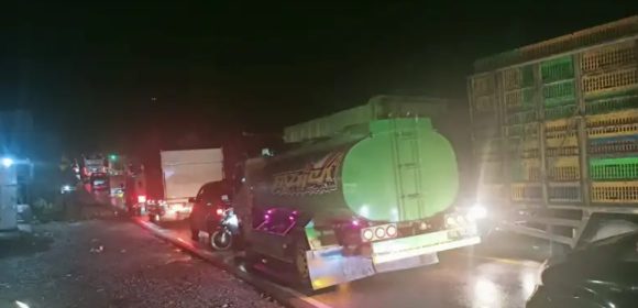Tantangan dan Kelancaran Pasca Longsor: Perjalanan di Jalan Sitinjau Lauik