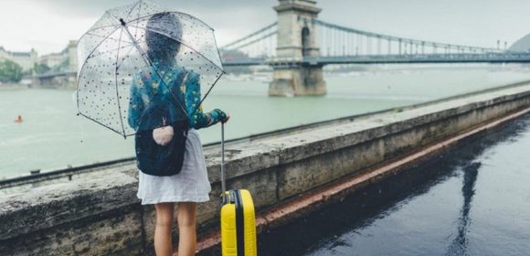 Tips Liburan Seru Saat Musim Hujan: Persiapan Penting yang Harus Dilakukan