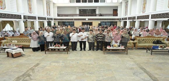 Gubernur Mahyeldi Ingatkan Bahwa Sekolah Butuh Dukungan Orang Tua Siswa