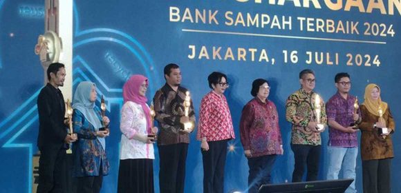 Menuju Zero Waste 2040, Menteri LHK Serahkan Penghargaan Bank Sampah Terbaik