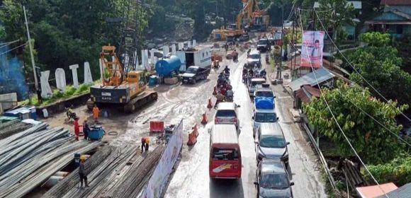 Pembukaan Kembali Jalur Lembah Anai Sebabkan Antrian Kendaraan